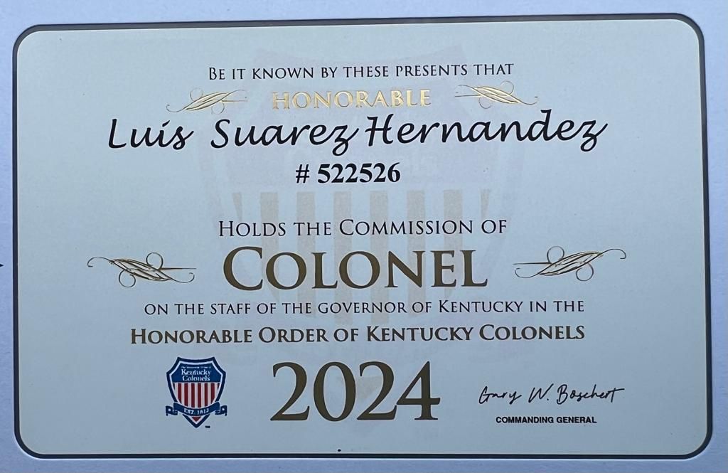 El Dr. Luis Suárez Hernández fue honrado por el Gobernador de Kentucky ,